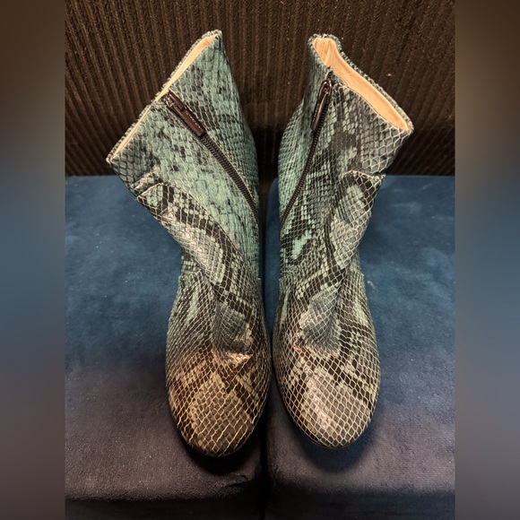 Vince Camuto Sanstan Ankle Boots Womens Size 8.5 Dark Teal Retro Python Leather - Picture 1 of 6